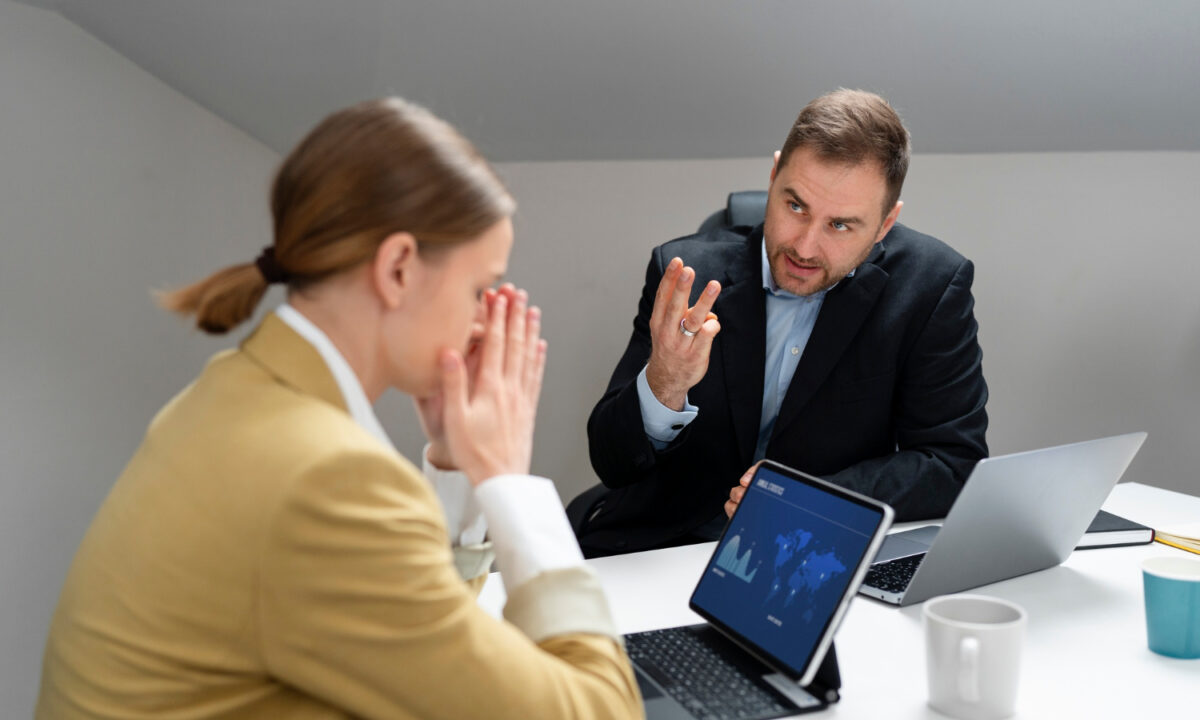 Jakie metody stosuje się przy rozwiązywaniu sporów z zakresu prawa pracy?